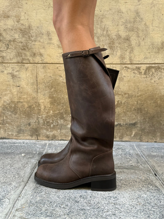 Transformable Brown Boots with Open-Back Design